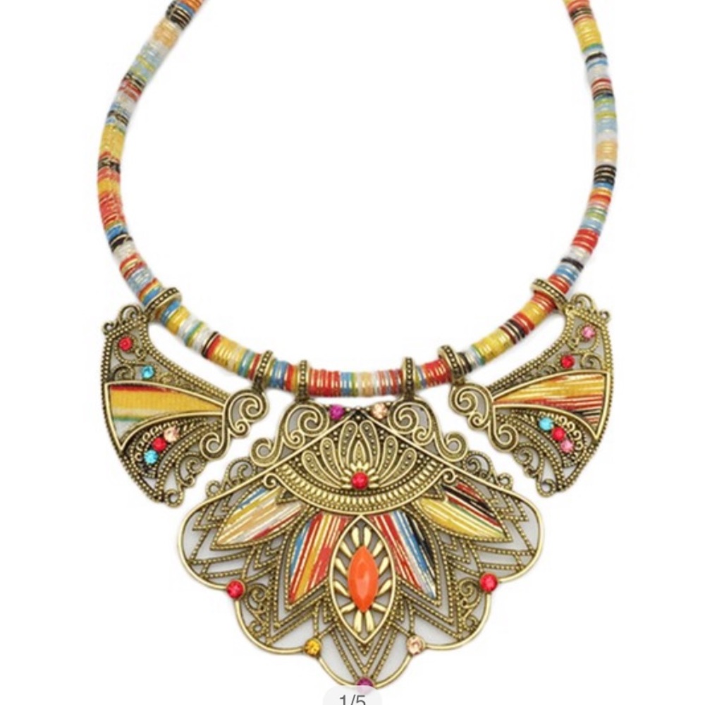 Statement necklace